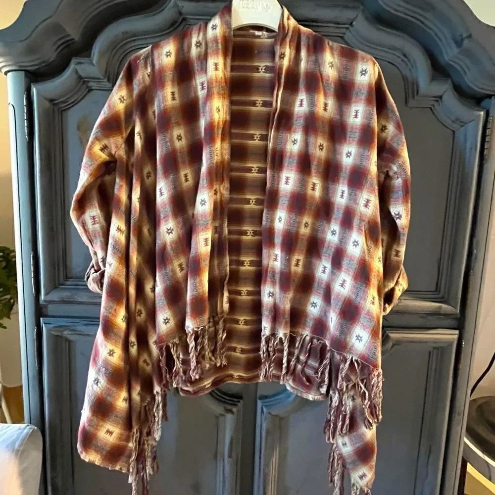 En Creme southwestern plaid flannel poncho shirt with fringe maroon